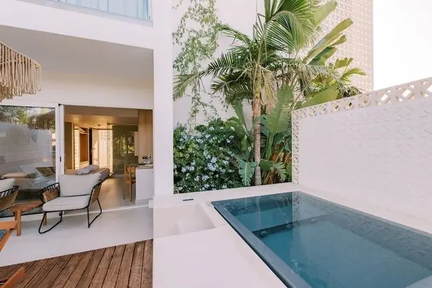 Executive Suite with Outdoor Jacuzzi