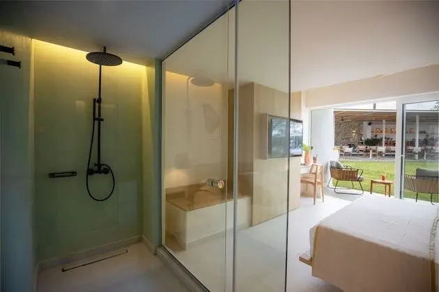 Executive Suite with Outdoor Jacuzzi