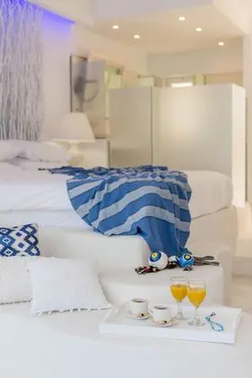Suit With Private Pool