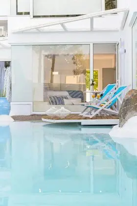Suit With Private Pool