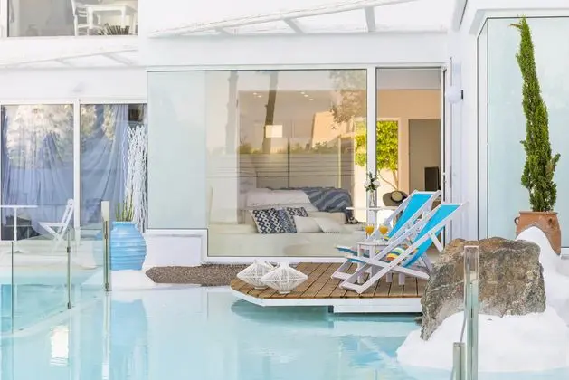 Suit With Private Pool