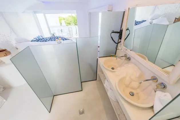 Suit With Private Pool