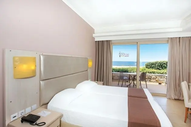 Beachfront Deluxe Twin Room