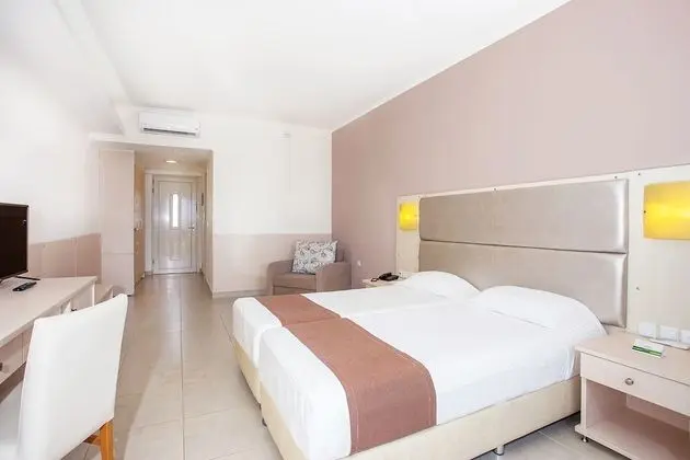Beachfront Deluxe Twin Room