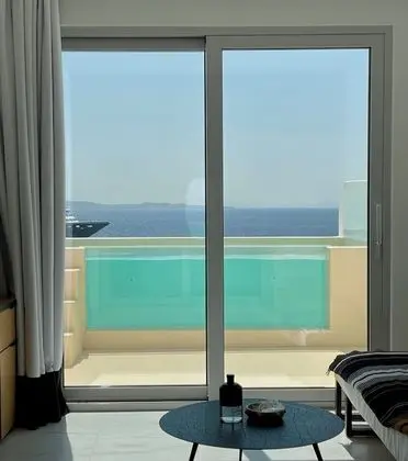 Sanctuary Sea View Suite Swim up Pool