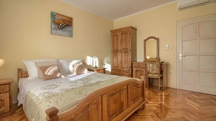 Ev (Kova - private pool - H(8))