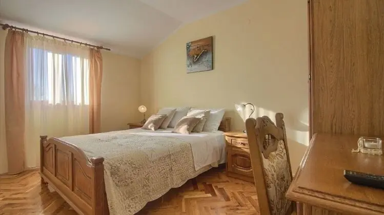 Ev (Kova - private pool - H(8))