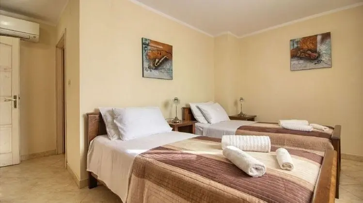 Ev (Kova - private pool - H(8))