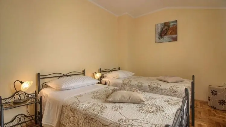 Ev (Kova - private pool - H(8))