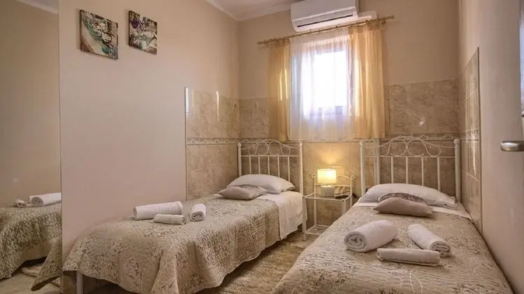 Ev (Kova - private pool - H(8))