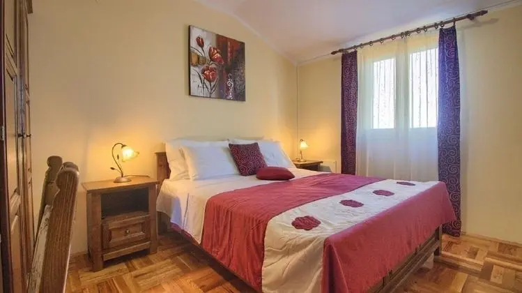 Ev (Kova - private pool - H(8))