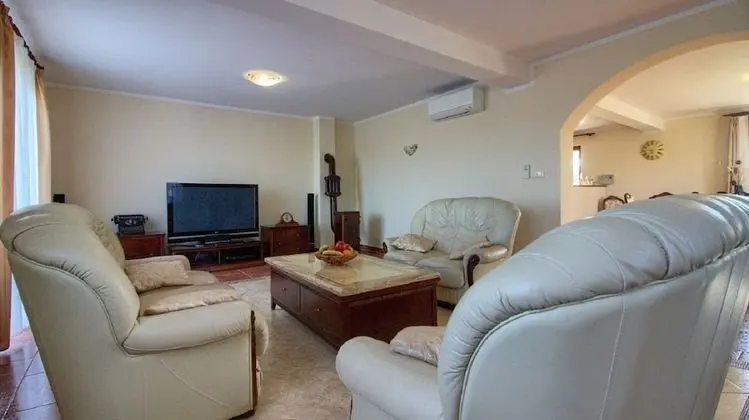 Ev (Kova - private pool - H(8))