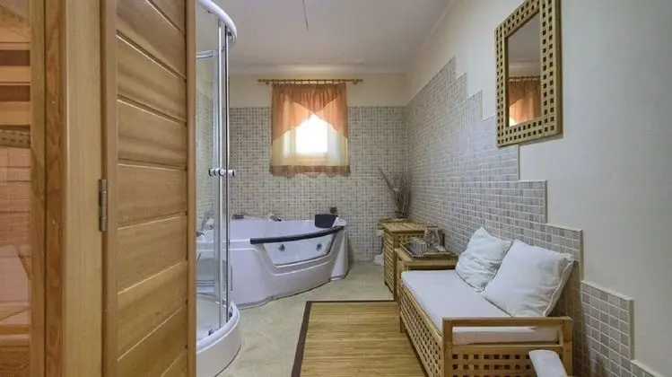 Ev (Kova - private pool - H(8))