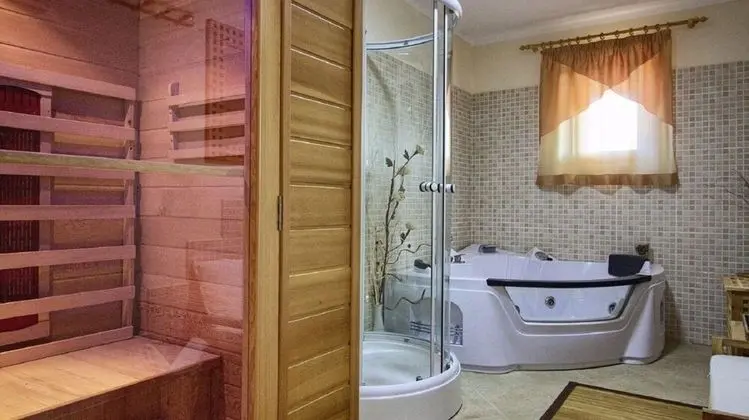 Ev (Kova - private pool - H(8))