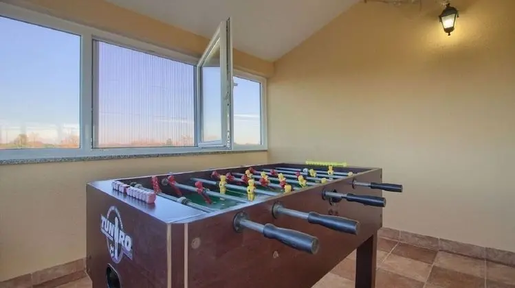 Ev (Kova - private pool - H(8))