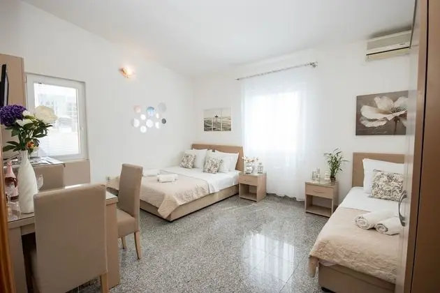 Standard Üç Kişilik Oda, Deniz Manzaralı