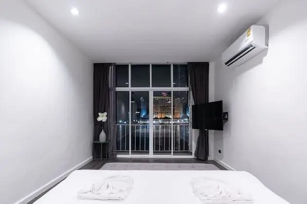 Riverfront Deluxe