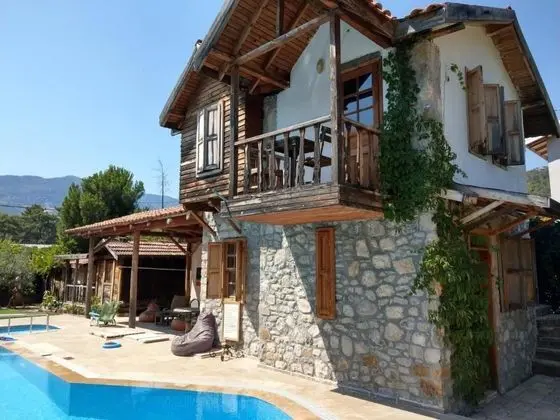 Standart Oda, Kara veya Havuz Manzaralı