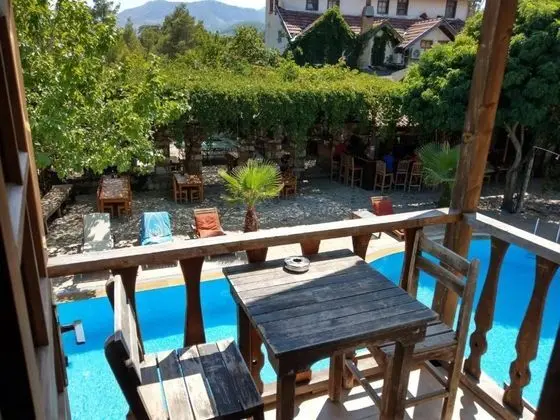 Standart Oda, Kara veya Havuz Manzaralı