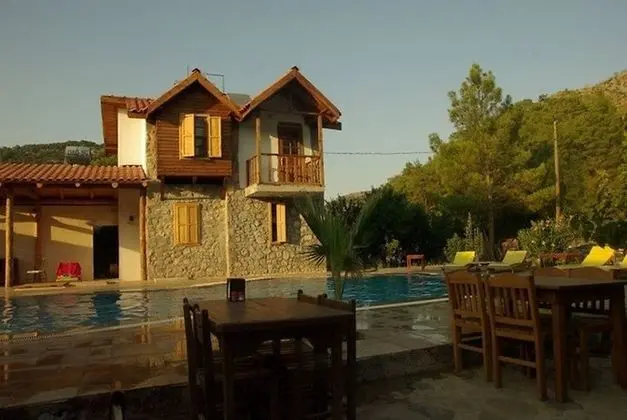Standart Oda, Kara veya Havuz Manzaralı