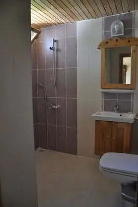 Standart Üç Kişilik Oda, Bahçe Manzaralı