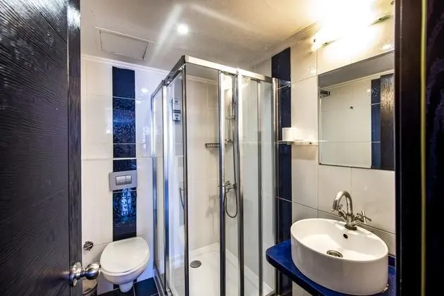 Triple, Şehir Manzaralı
