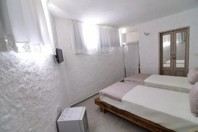 İki Ayrı Yataklı Bodrum Kat Oda, Manzarasız
