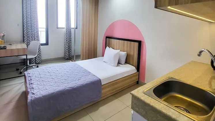 Transit Room Max. 9 Hours