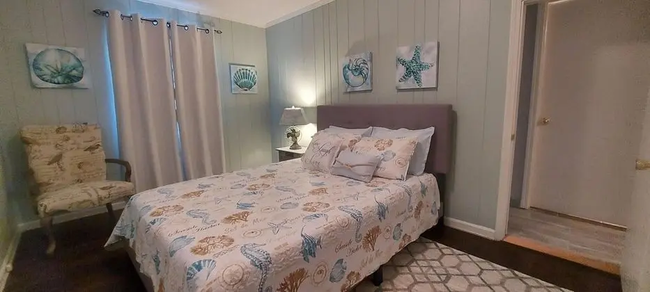 Ev (Kozy Cove Cabin - 1 Block to Lake/boa)