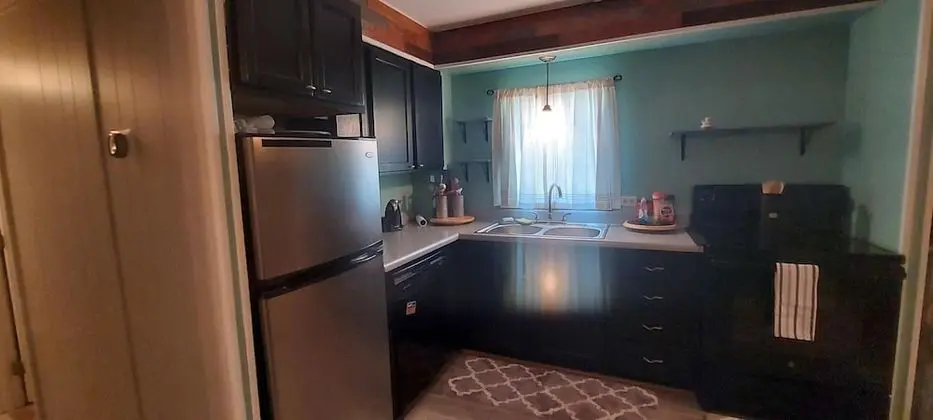 Ev (Kozy Cove Cabin - 1 Block to Lake/boa)