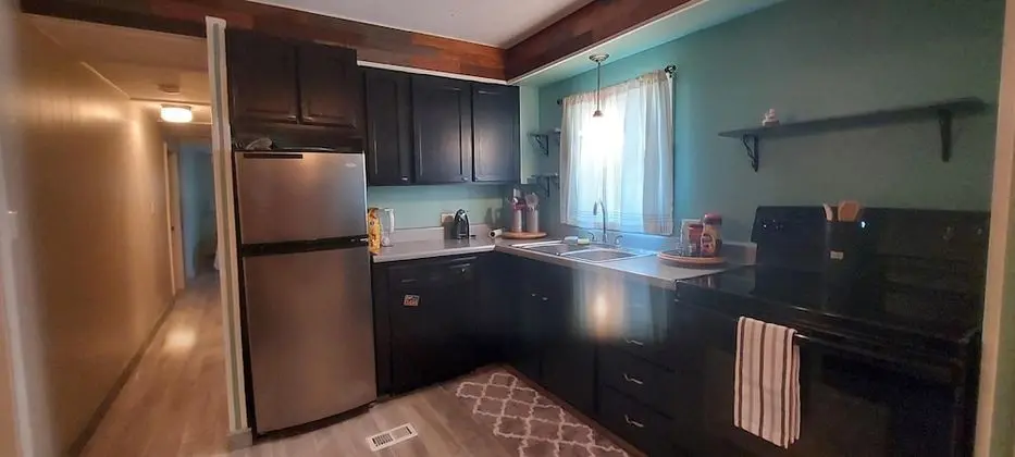 Ev (Kozy Cove Cabin - 1 Block to Lake/boa)