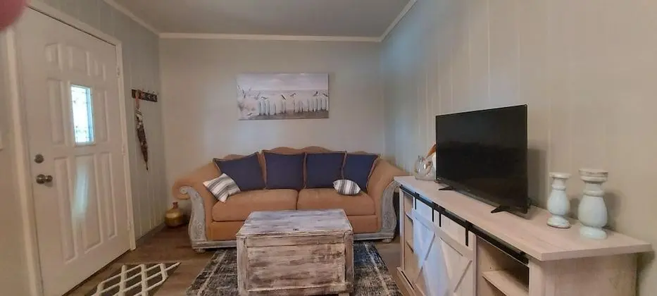 Ev (Kozy Cove Cabin - 1 Block to Lake/boa)