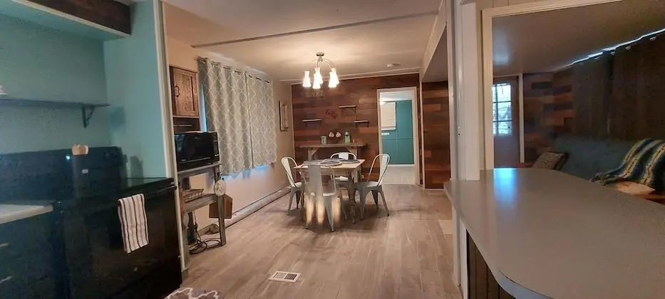 Ev (Kozy Cove Cabin - 1 Block to Lake/boa)