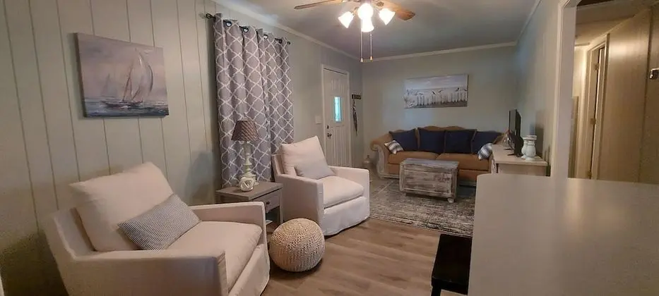 Ev (Kozy Cove Cabin - 1 Block to Lake/boa)