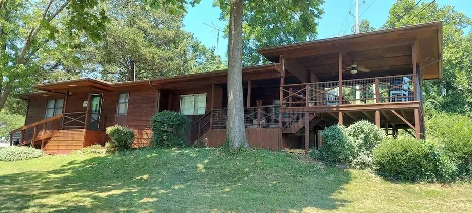 Ev (Kozy Cove Cabin - 1 Block to Lake/boa)