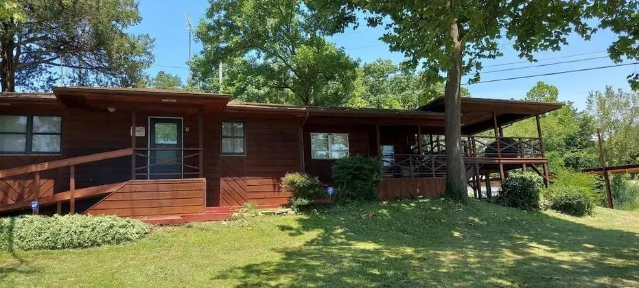 Ev (Kozy Cove Cabin - 1 Block to Lake/boa)