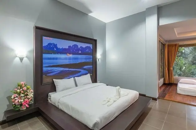 Family Room with Garden View