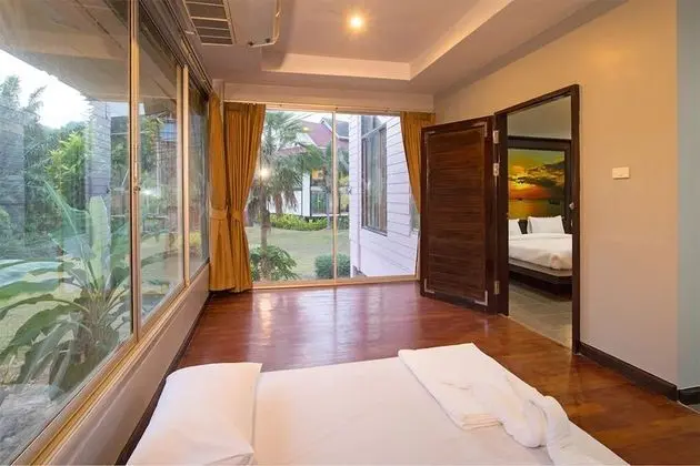 Family Room with Garden View