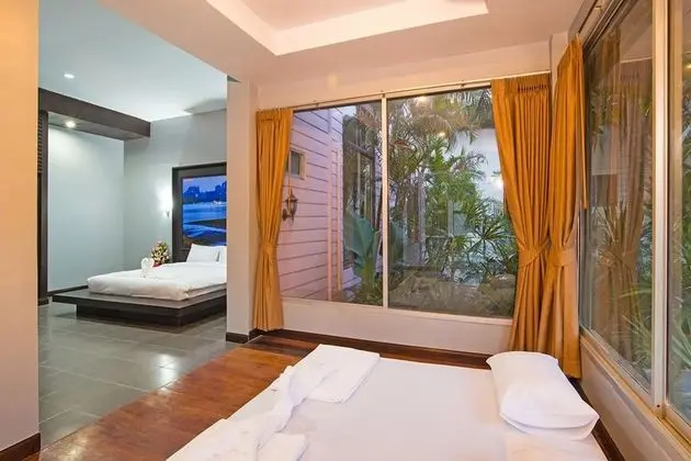 Family Room with Garden View