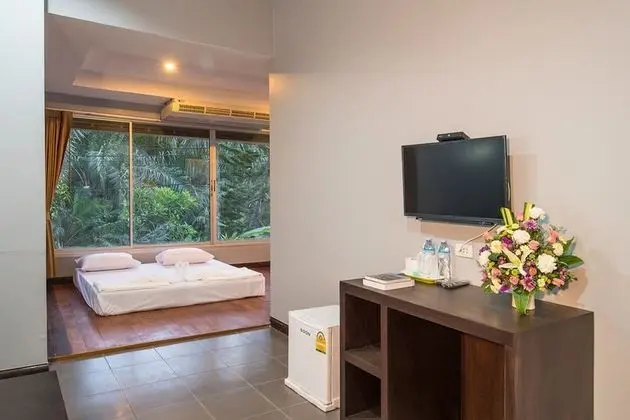 Family Room with Garden View