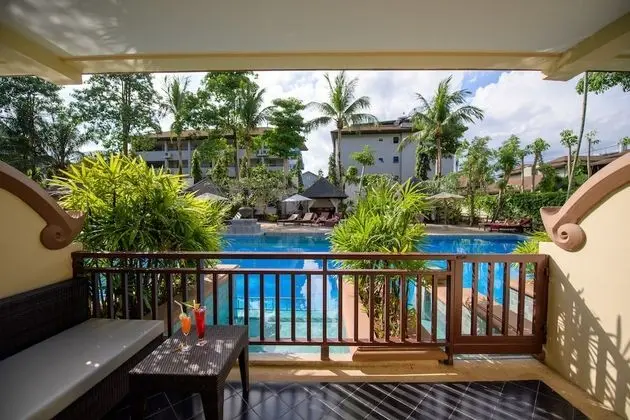 Pool Access Deluxe (Shower & Whirlpool)