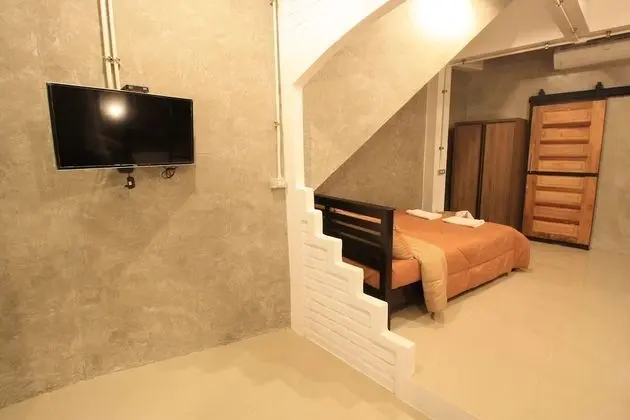 1 Bedroom with Full Kitchen