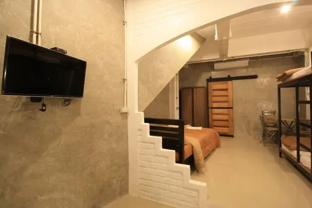 1 Bedroom with Full Kitchen