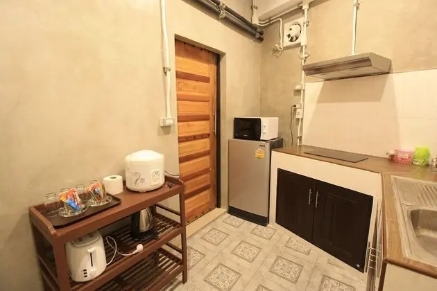 1 Bedroom with Full Kitchen