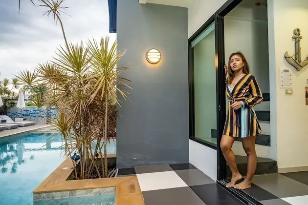 Duplex Pool Access