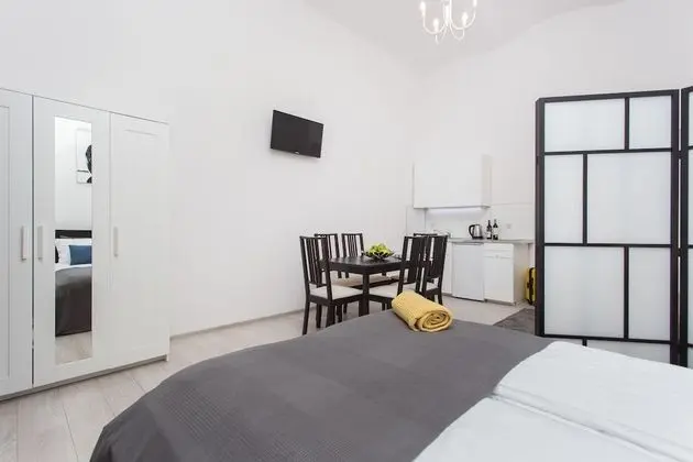 Superior Apart Daire, 1 Büyük (Queen) Boy Yatak ve Çekyat (4)