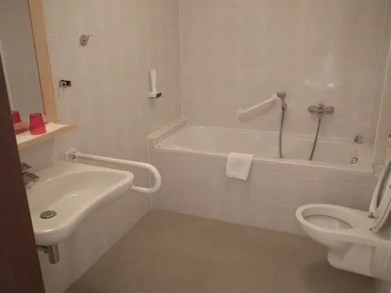 Standard Tek Büyük Yataklı Oda