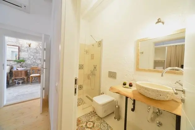 Standart Oda, Sokak Manzaralı, Giriş Katı