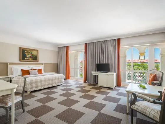 https://images.etstur.com/imgproxy/resize/2560x1440/files/images/hotelImages/etsrooms/67/Kremlin_Palace_20241126181506_2.jpg
