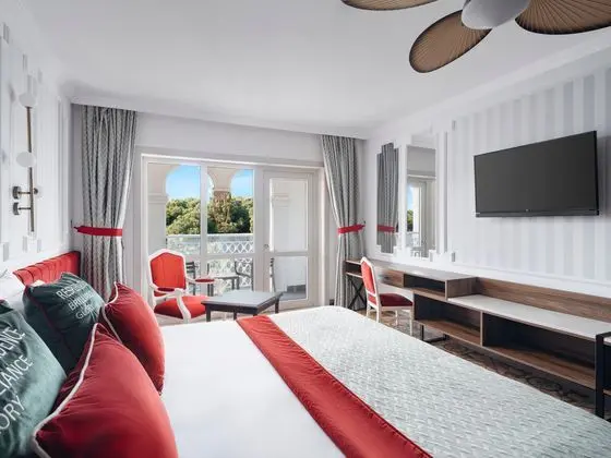 https://images.etstur.com/imgproxy/resize/2560x1440/files/images/hotelImages/etsrooms/67/Kremlin_Palace_20250904154200_5.jpg